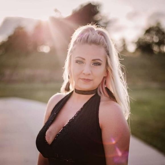 Meet your Posher, Amanda - Picture 1 of 1